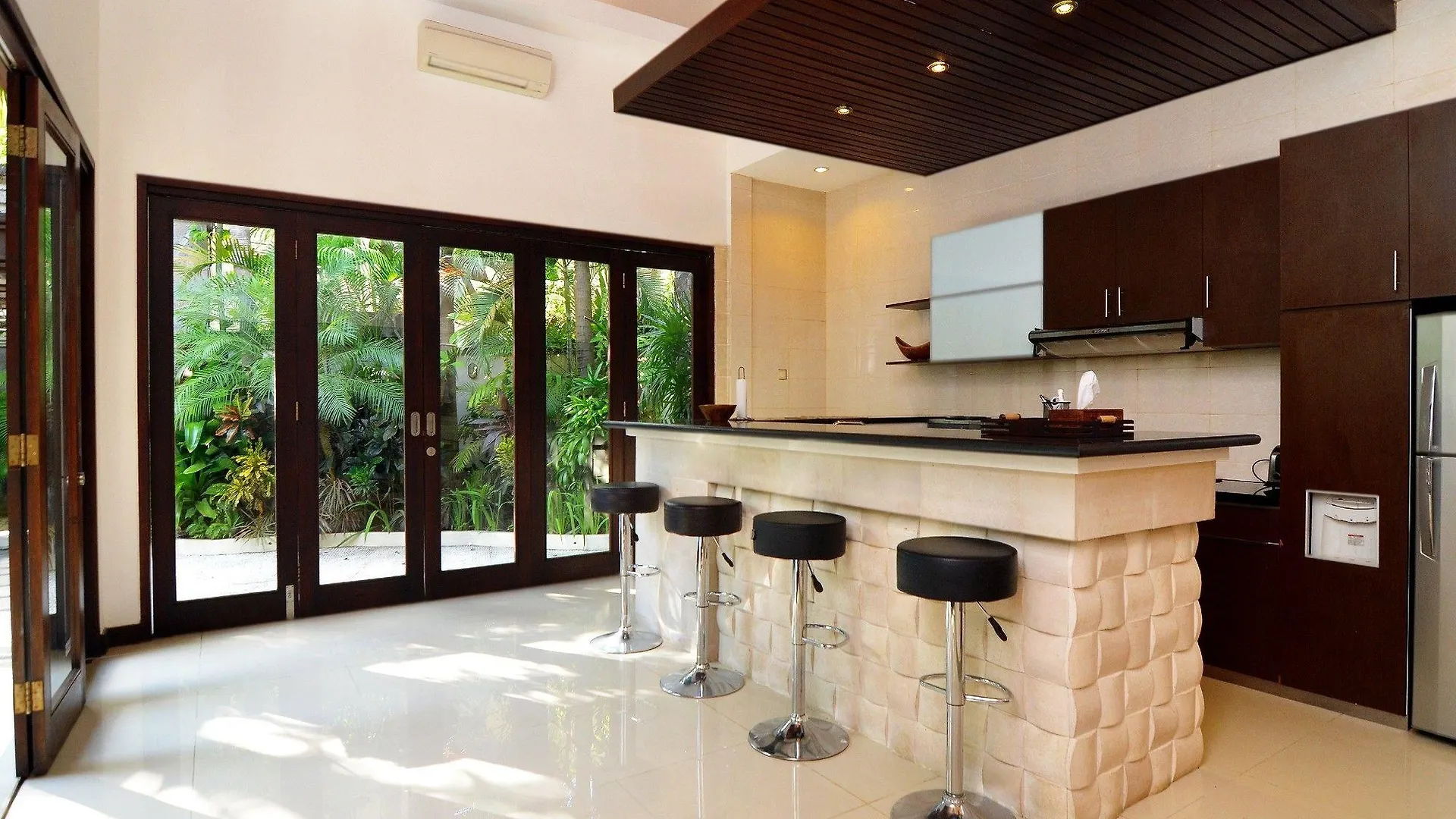 Villa Natayani سمينياك